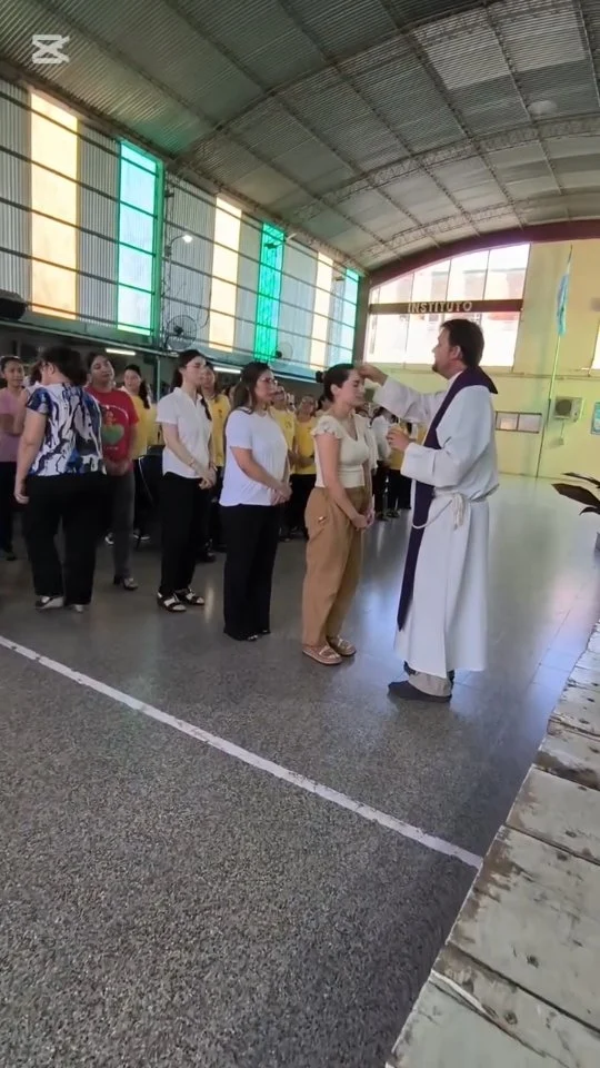 Juntos en nuestro primer reencuentro 🙌 

Jardín El Patito Feo, Colegio Del Sagrado Corazón e Instituto Roubineau, unidos en oración para iniciar el tiempo de Cuaresma. 

En la jornada de ayer recibimos a todo el personal docente y no docente en este nuevo Ciclo Lectivo 2026. En una emotiva misa interinstitucional celebramos la imposición de cenizas como comunidad educativa. 

Luego de la celebración, los profes del nivel secundario participamos de un encuentro reflexivo de Pastoral, preparándonos para recibir a nuestros alumnos, renovando nuestro compromiso y vocación de servicio. 

Que tengan todos un buen y bendecido comienzo de año. 🫶 

#InstitutoRoubineau 
#Cuaresma #MiercolesCenizas