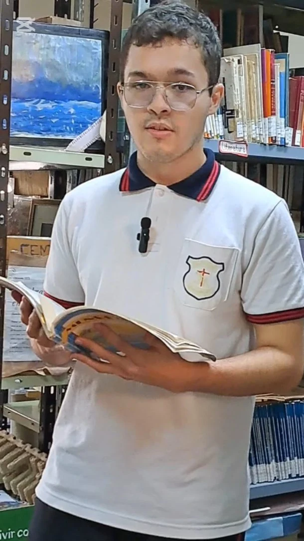 Dia Mundial de la Poesía ✍️ 

Como cada 21 de marzo, conmemoramos esta fecha proclamada por la UNESCO en 1999, para promover la diversidad lingüística, la enseñanza de la poesía y el regreso a la tradición oral de los recitados. Hoy, queremos revalorizar este arte como forma de expresión y diálogo cultural. 

😍Y a vos, ¿qué poesía te gusta más? 
👉 Te esperamos en la biblioteca, con muchos más autores por descubrir. 

#InstitutoRoubineau 
#diamundialdelapoesía