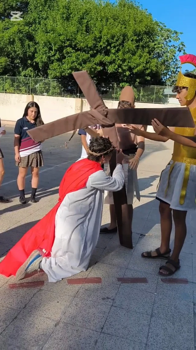 El Vía Crucis no terminó en la cruz, terminó en la vida ✝️ 

 Recordamos los momentos más emotivos de ese camino de amor, donde aprendimos que, incluso en el dolor, Dios nunca nos abandona. Que lo vivido en esta Semana Santa siga transformando nuestro corazón cada día. ❤️ 

Nota completa en nuestra web (Link en Bio): http://bit.ly/4mdbteg 

✨¡Felices Pascuas de Resurreción! 

#InstitutoRoubineau 
#ViaCrucis