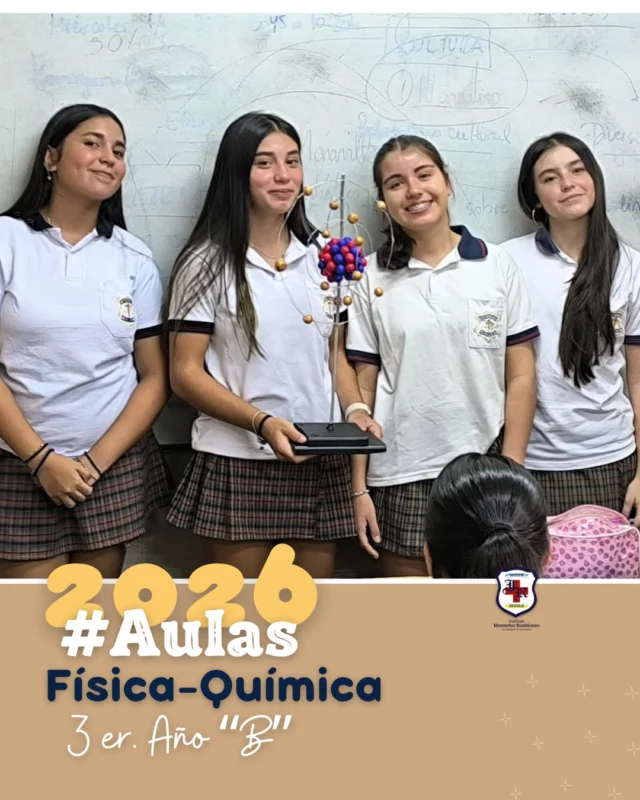 Recorrido por las #Aulas 👀 

Cada teoría, cada avance y cada idea nos acercan un poco más a comprender el mundo que no vemos, pero que está presente en todo lo que nos rodea. 🌎 

😁Los alumnos de 3 er. Año "B" expusieron en clase acerca de sus modelos atómicos, que nos invitan a descubrir cómo está formada la materia. ¿Cuál es tu favorito? 

#InstitutoRoubineau 
#modelosatomicos