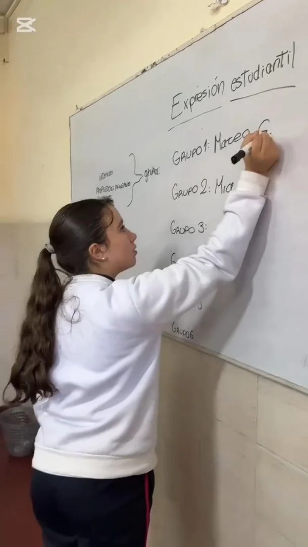 Revalorizar la escucha 👥 

El pasado miércoles 13 de mayo se realizó el DECÍ, Dispositivo de Expresión Colectiva Institucional, 
una propuesta que tiene como propósito que los estudiantes puedan hacer circular la palabra acerca de las cuestiones que los movilizan en la vida escolar. 

Se trata de un espacio periódico de escucha, expresión y construcción para seguir fortaleciendo, entre todos, mejores formas de habitar la escuela.🤝 

Durante la jornada, contamos con la presencia y participación de la Supervisora Técnica de la Dirección General de Enseñanza Privada (DIGEP), Prof. Martha Mariño. Los próximos encuentros serán el lunes 6 de julio, martes 15 de septiembre y jueves 5 de noviembre. 

#InstitutoRoubineau 
#Convivencia #Diálogo