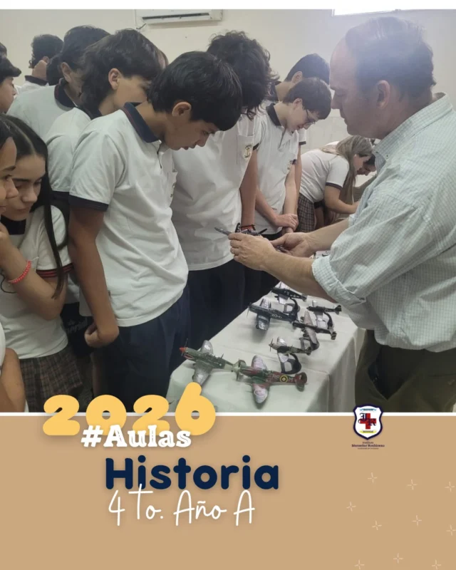 El aula que se transformó en museo 🤓 

En la clase de Historia, a cargo de la Prof. Ana Branz, nos pusimos en modo exploradores para entender uno de los períodos más complejos del Siglo XX: la Guerra Fría y el Aeromodelismo. 

Tuvimos la visita de Jorge Scocco D'andrea, que trajo su increíble colección de maquetas de aeronaves de la época. Los chicos no solo vieron de cerca la evolución de la tecnología militar, sino que se lucieron haciendo preguntas interesantes sobre el contexto, los detalles y las historias detrás de cada modelo. ✈️

👇 ¿Sos fan de la historia o las maquetas? ¡Contanos en los comentarios! 
¿Qué les pareció la idea? 

#InstitutoRoubineau 
#Historia #GuerraFria